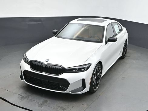 Used 2026 BMW 330i Sedan w/ M Sport Package RWD image 29