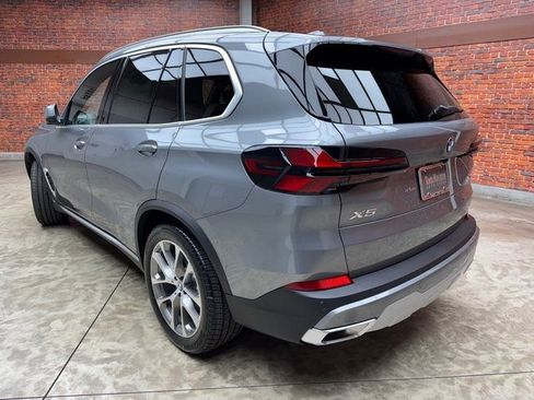 Used 2026 BMW X5 xDrive40i w/ Climate Comfort Package image 3