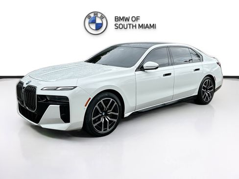 Used 2024 BMW 740i image 3