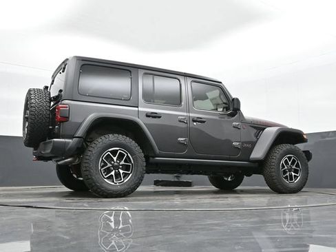 Used 2024 Jeep Wrangler Unlimited Rubicon w/ Technology Group AWD/4WD image 39