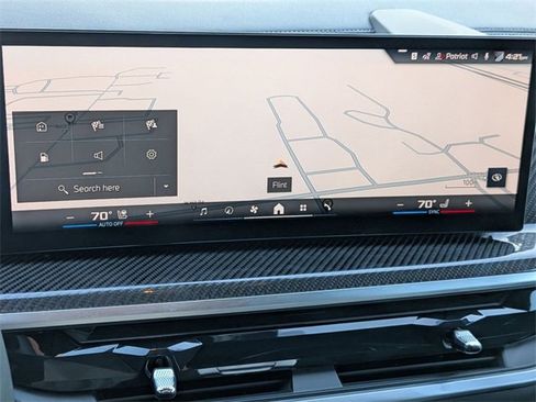 Used 2025 BMW X7 M60i w/ Climate Comfort Package image 25