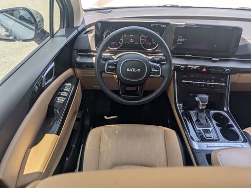 Used 2024 Kia Carnival EX FWD image 22