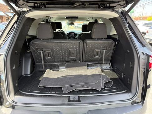 Used 2020 Chevrolet Traverse LT FWD image 15