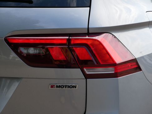 Used 2021 Volkswagen Tiguan SE AWD/4WD image 17