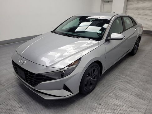 Used 2022 Hyundai Elantra SEL FWD image 2