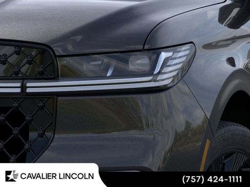 Used 2025 Lincoln Navigator Reserve w/ Jet Appearance Package image 18