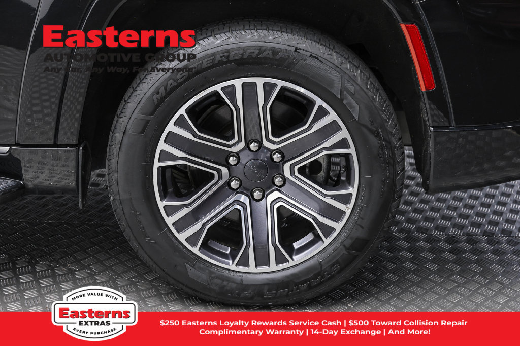 Used 2024 Jeep Wagoneer L Series II RWD image 9