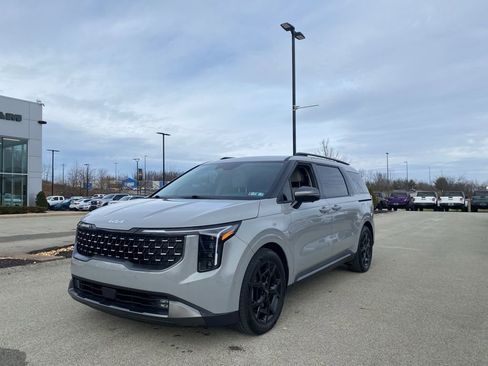 Used 2025 Kia Carnival SX Prestige image 5