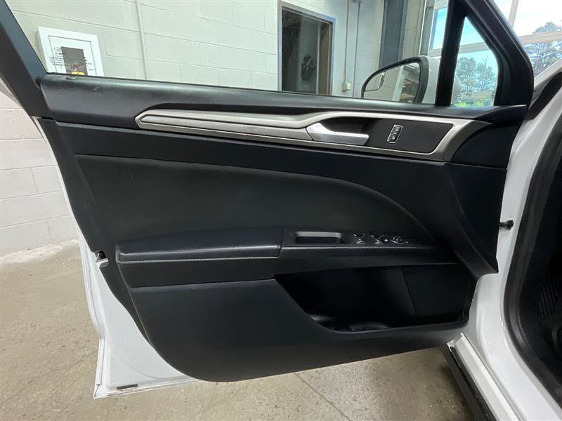 Used 2018 Ford Fusion SE FWD image 10