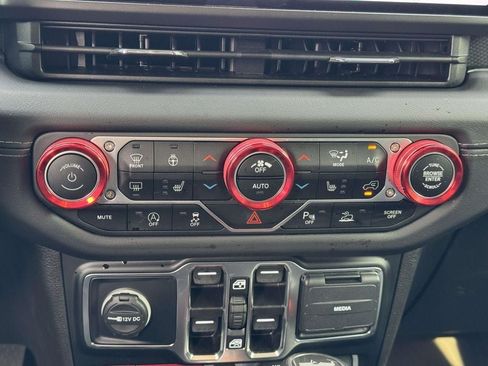 Used 2024 Jeep Wrangler Unlimited Rubicon AWD/4WD image 5