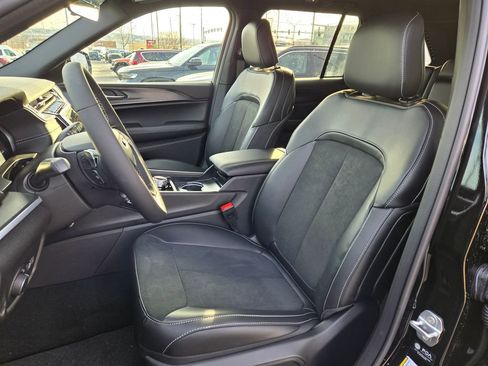 New 2025 Jeep Grand Cherokee Altitude image 15