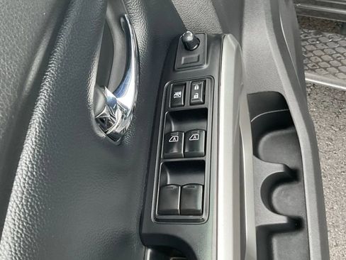 Used 2017 Nissan Titan SV image 23