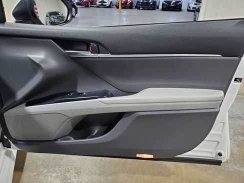 Used 2018 Toyota Camry LE image 15