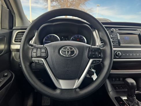 Used 2019 Toyota Highlander LE image 21