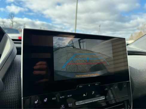 Used 2023 Toyota bZ4X XLE image 18