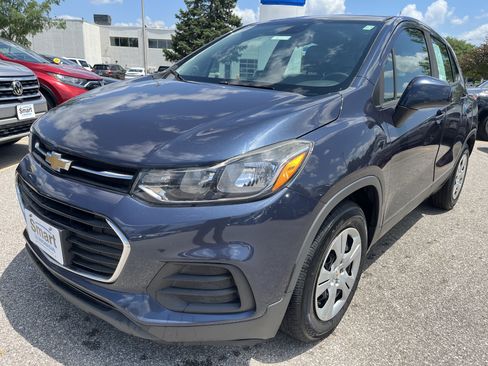 Used 2018 Chevrolet Trax LS FWD image 2