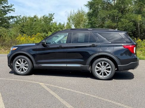 Used 2024 Ford Explorer XLT w/ Equipment Group 202A AWD/4WD image 18