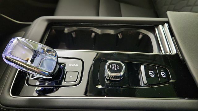 New 2026 Volvo XC90 T8 Plus w/ Protection Package AWD/4WD image 17
