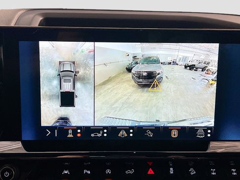 Used 2025 Chevrolet Silverado 1500 ZR2 w/ Technology Package AWD/4WD image 8
