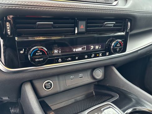 Used 2023 Nissan Rogue SV w/ SV Premium Package image 30