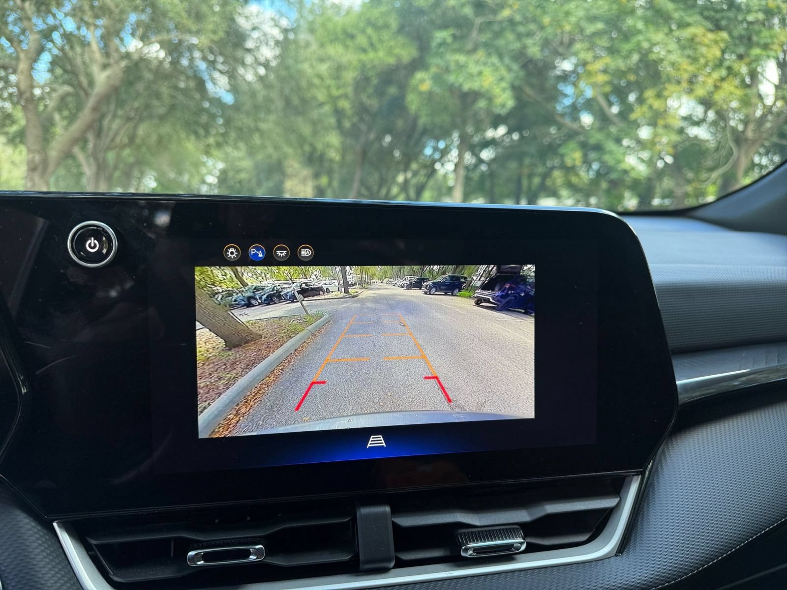 Used 2025 Chevrolet Equinox LT FWD image 16