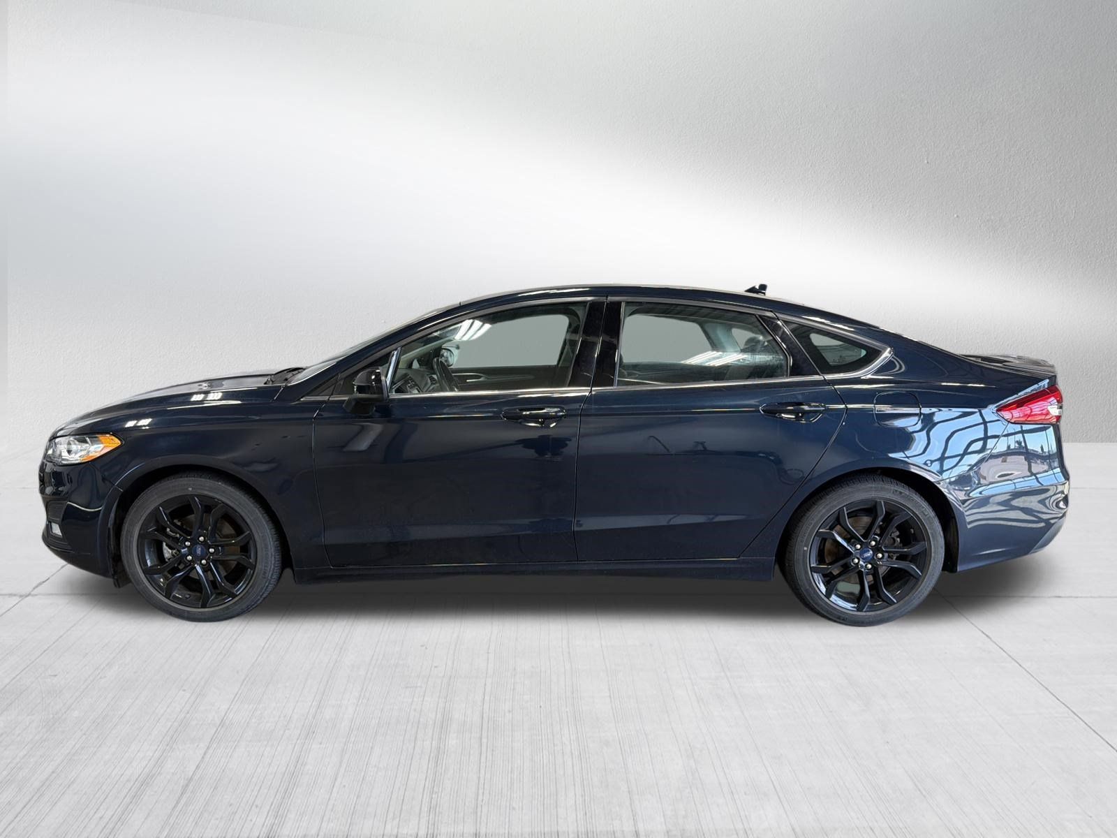 Used 2020 Ford Fusion SE w/ Equipment Group 151A FWD image 4
