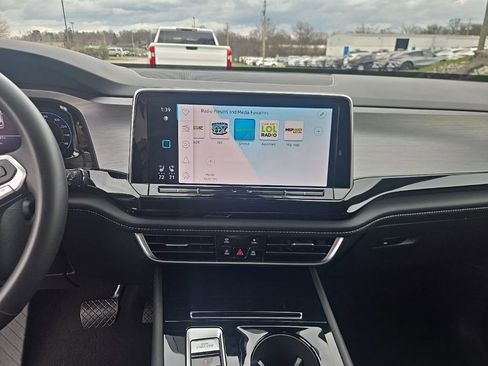 Used 2025 Volkswagen Atlas Cross Sport SE image 8