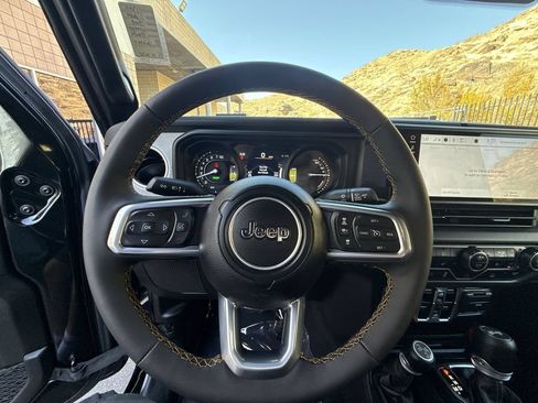 Used 2024 Jeep Wrangler Unlimited Sahara AWD/4WD image 11