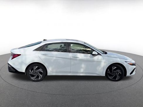 Used 2025 Hyundai Elantra SEL FWD image 16