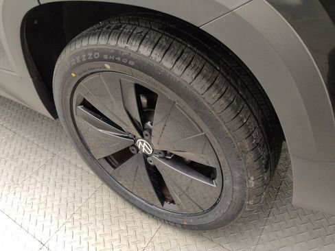 Used 2023 Volkswagen Taos SE image 31