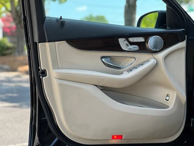 Used 2019 Mercedes-Benz GLC 300 image 10