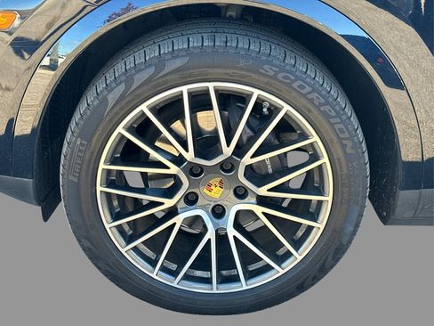 Used 2020 Porsche Cayenne AWD/4WD image 47
