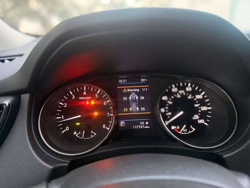 Used 2018 Nissan Rogue SV image 18