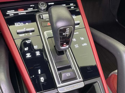 Certified 2022 Porsche Cayenne Platinum Edition AWD/4WD image 34