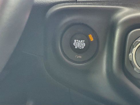 Used 2022 Jeep Gladiator Sport AWD/4WD image 18