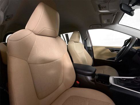 Certified 2022 Toyota RAV4 XLE image 39