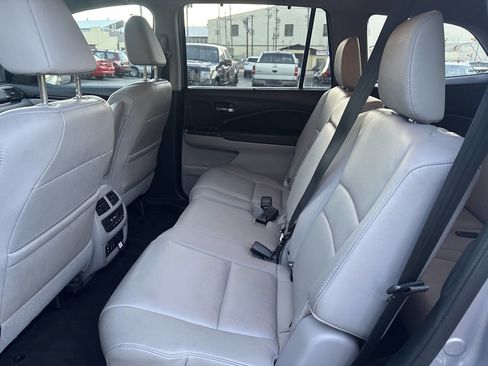 Used 2018 Honda Pilot Touring image 11