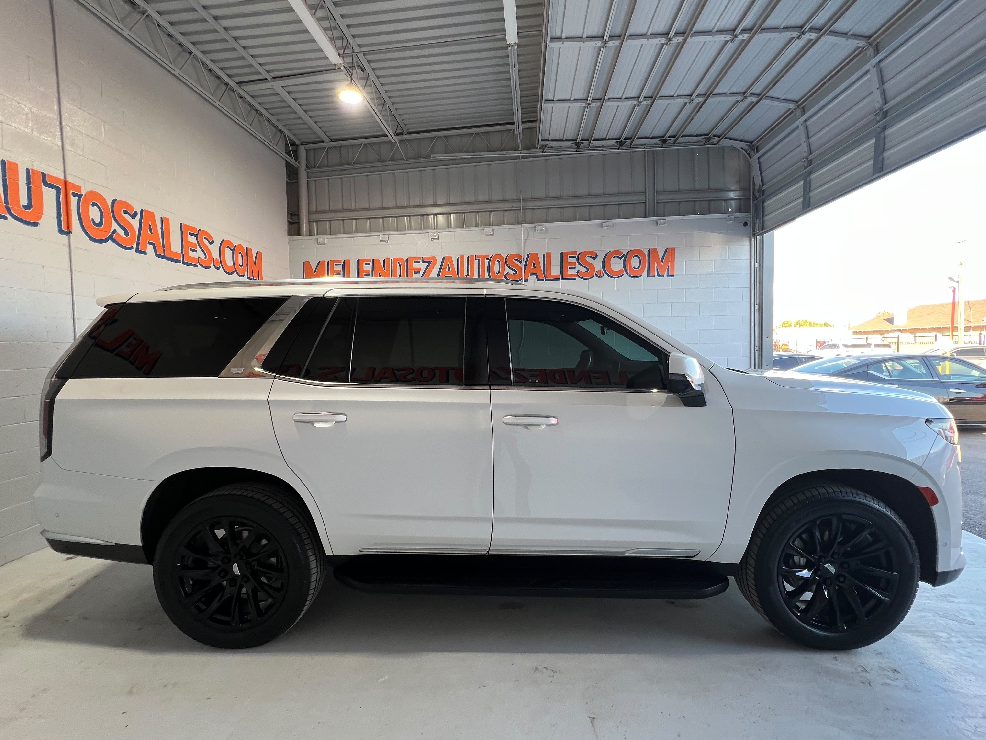 Used 2022 Cadillac Escalade Premium Luxury AWD/4WD image 4