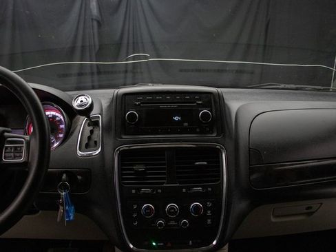 Used 2014 Dodge Grand Caravan SXT image 23
