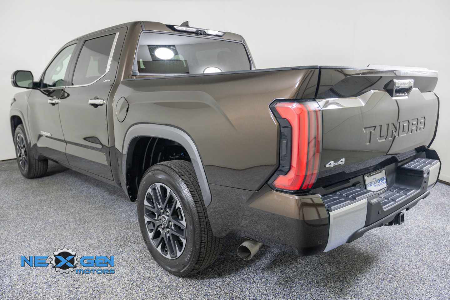 Used 2024 Toyota Tundra Limited AWD/4WD image 6