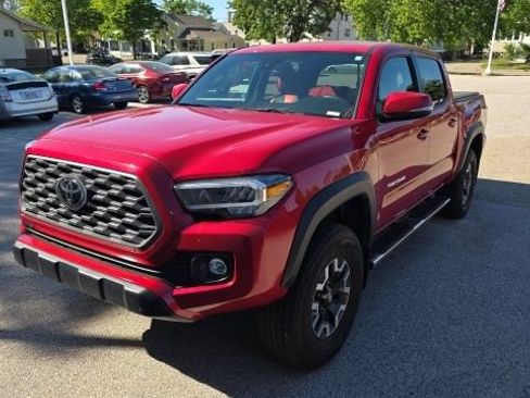 Used 2021 Toyota Tacoma TRD Off-Road w/ TRD Premium Off Road Package AWD/4WD image 2