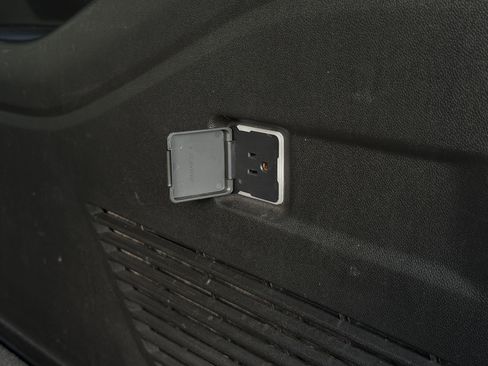 Used 2025 Chevrolet Suburban LT image 43