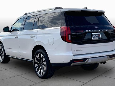 Used 2025 Ford Expedition Platinum w/ Driver's Package AWD/4WD image 12