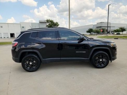 Used 2024 Jeep Compass Latitude AWD/4WD image 4