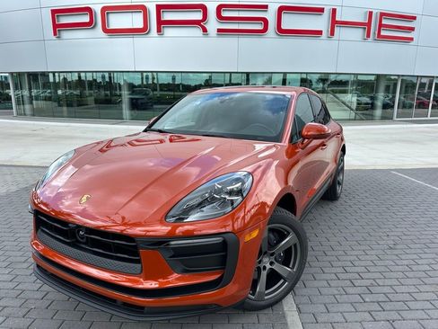 Certified 2025 Porsche Macan AWD/4WD image 1