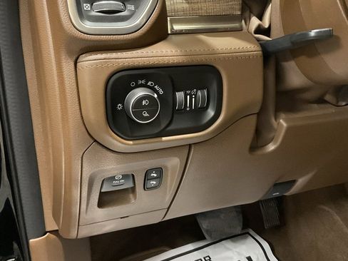 Used 2020 RAM 1500 Limited image 8