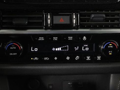 Certified 2024 Nissan Pathfinder SL FWD image 23
