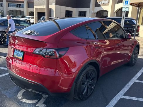 Used 2024 Tesla Model Y Long Range image 5