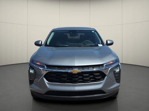 Used 2024 Chevrolet Trax LS w/ LS Convenience Package image 2