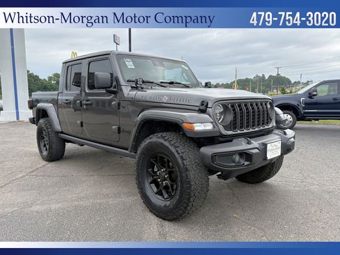 Used 2024 Jeep Gladiator Sport AWD/4WD image 3